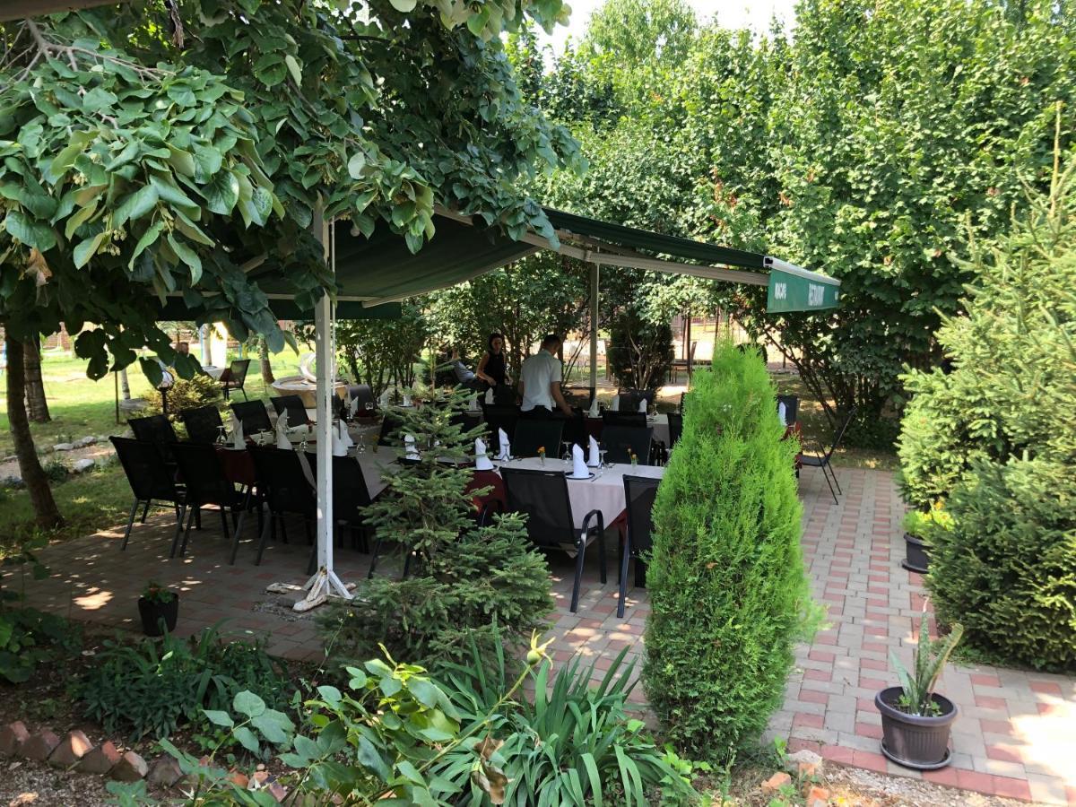 Hotel Antika Peje Bagian luar foto