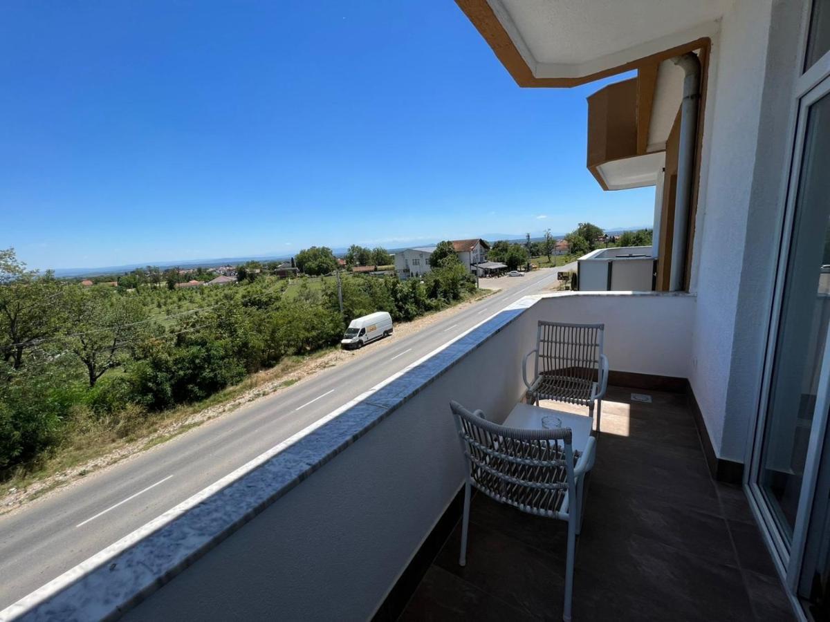Hotel Antika Peje Bagian luar foto