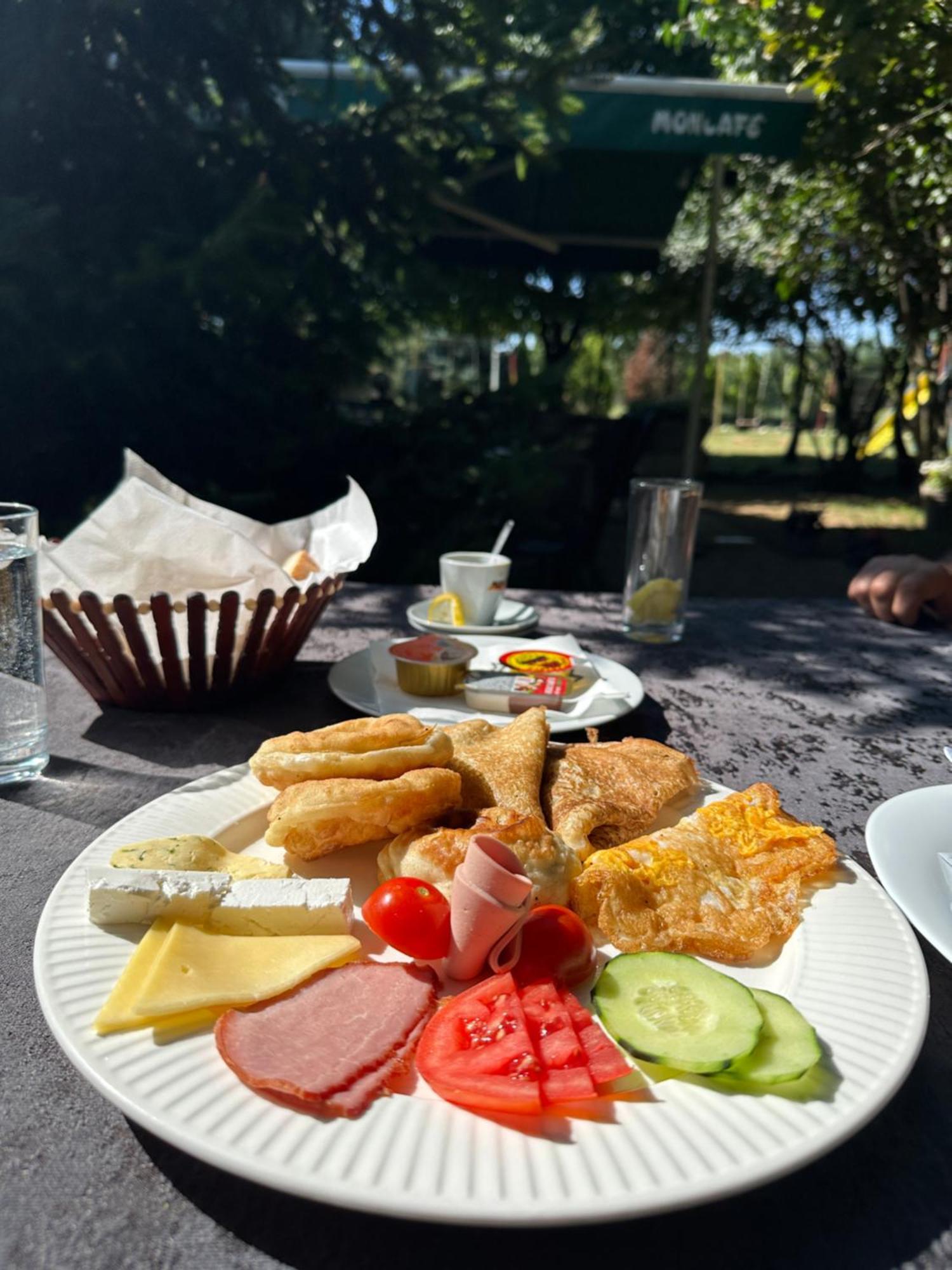 Hotel Antika Peje Bagian luar foto