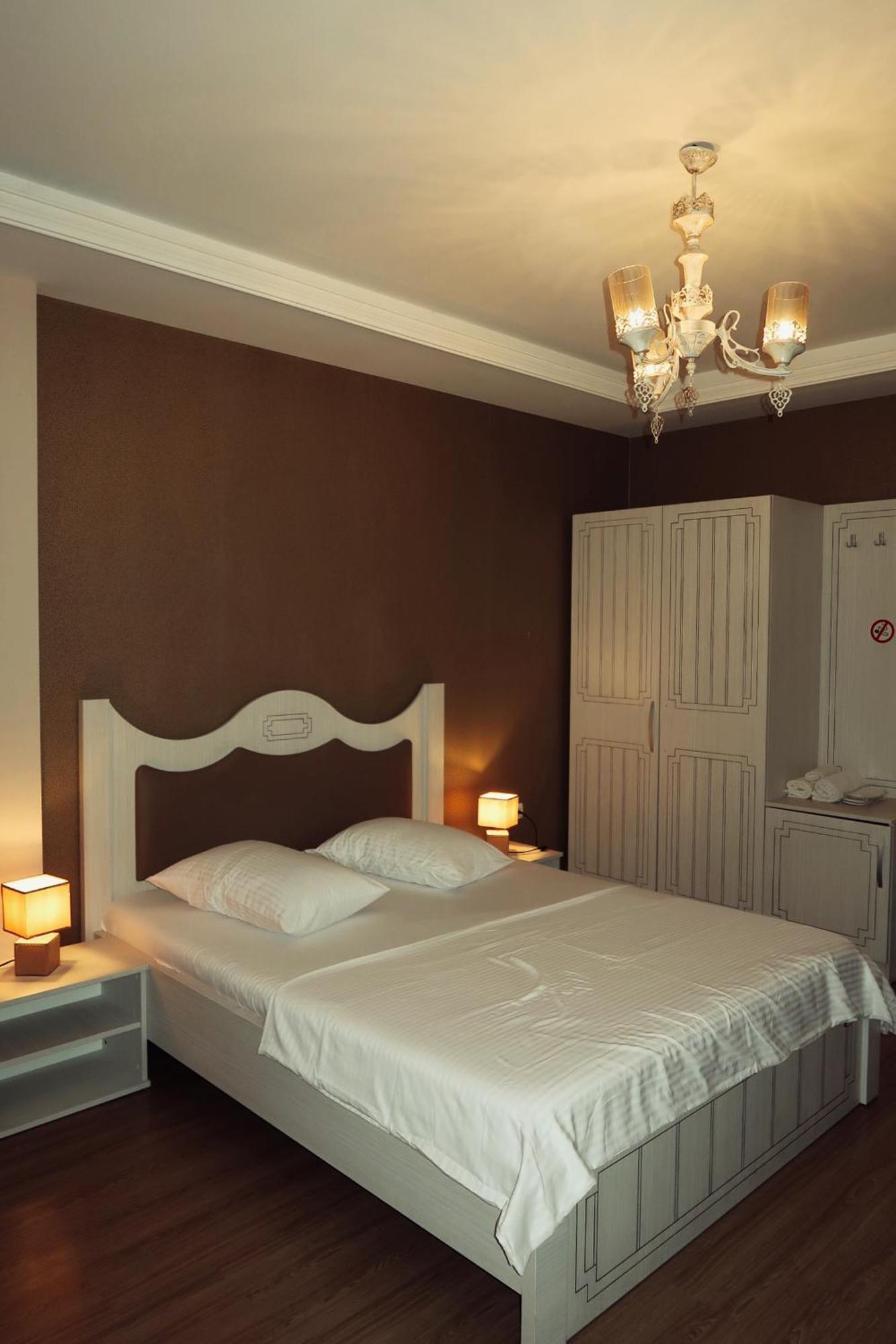 Hotel Antika Peje Bagian luar foto