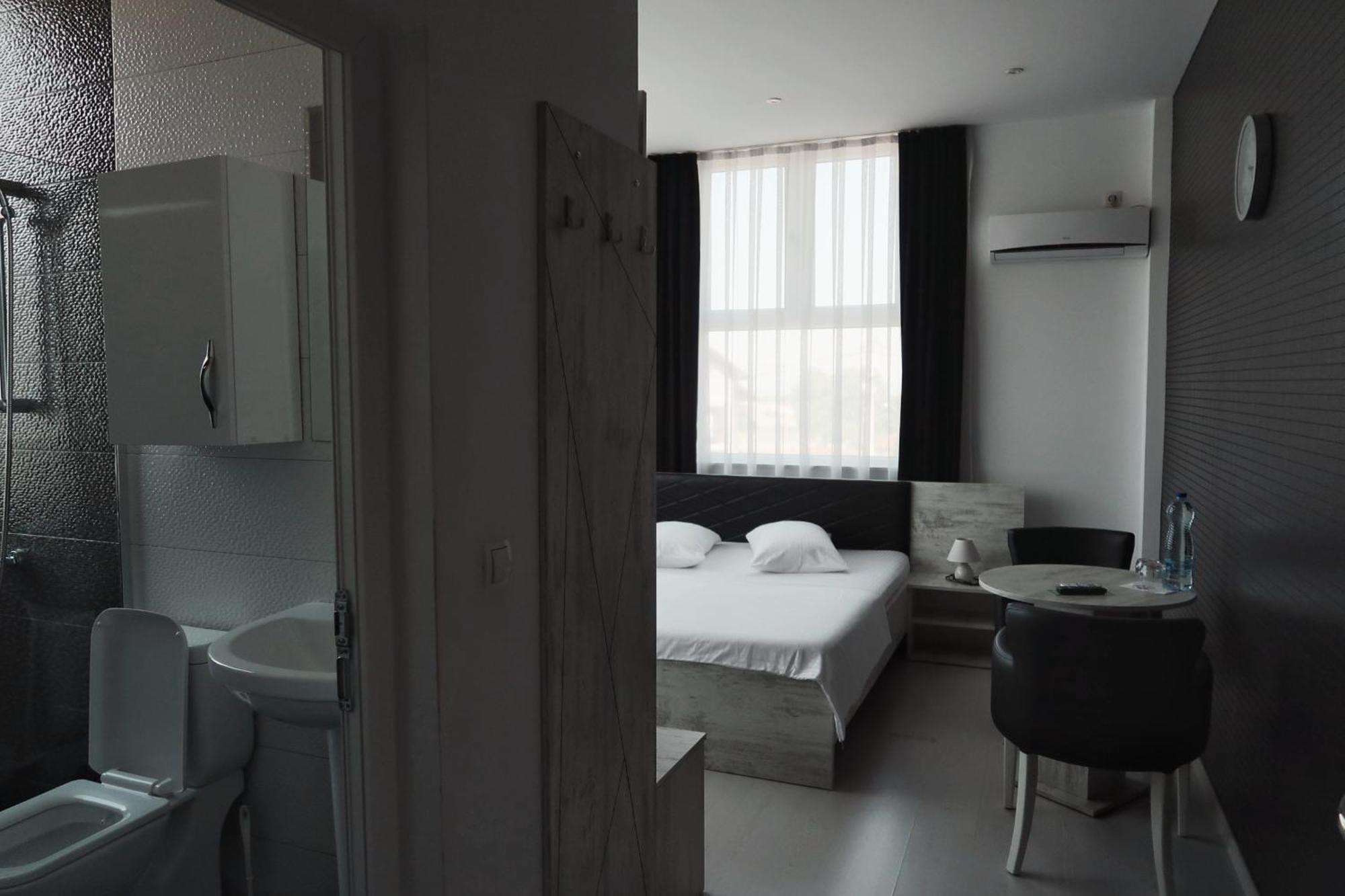 Hotel Antika Peje Bagian luar foto