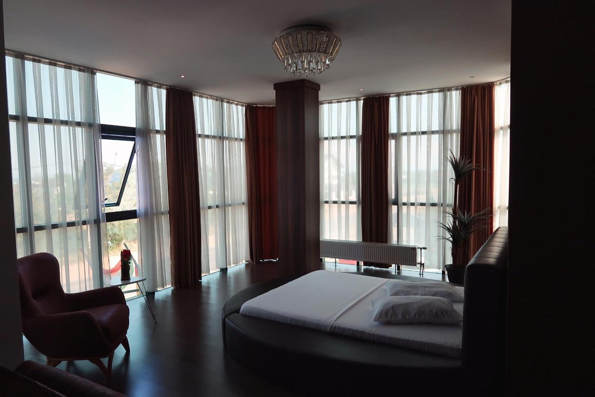 Hotel Antika Peje Bagian luar foto