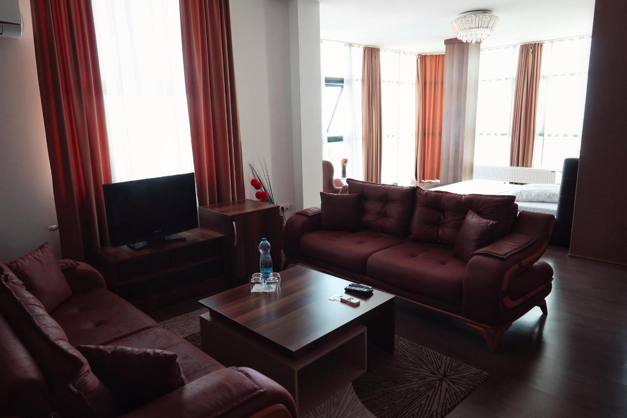 Hotel Antika Peje Bagian luar foto