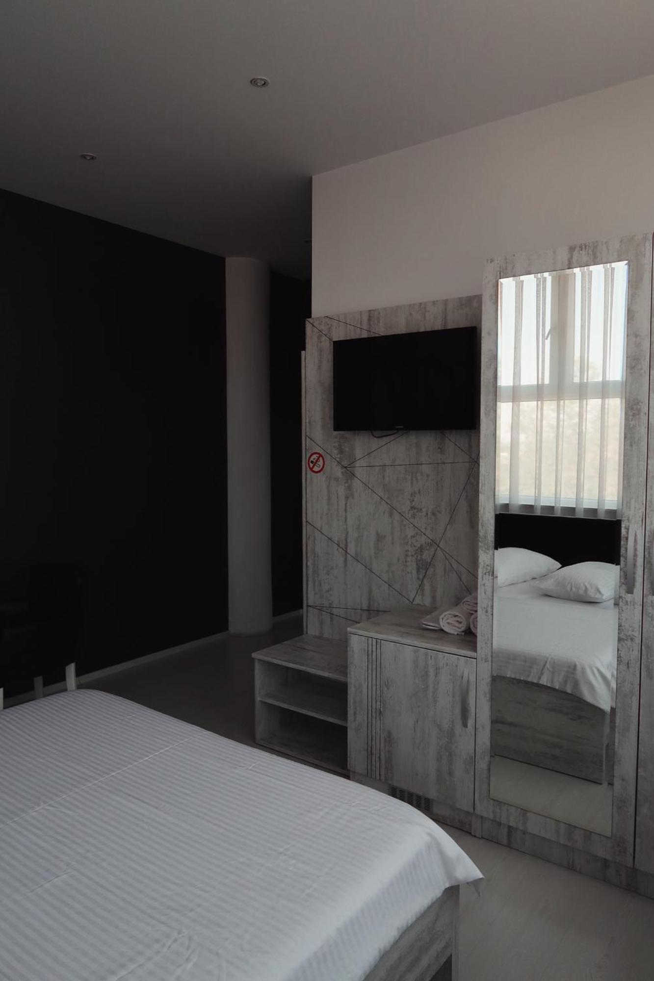 Hotel Antika Peje Bagian luar foto