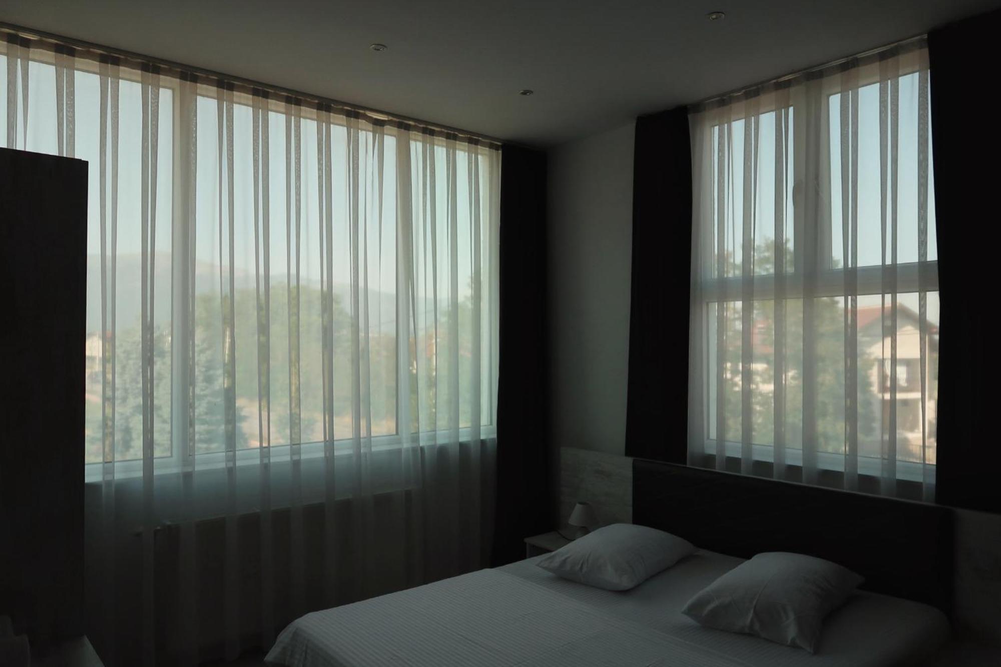 Hotel Antika Peje Bagian luar foto