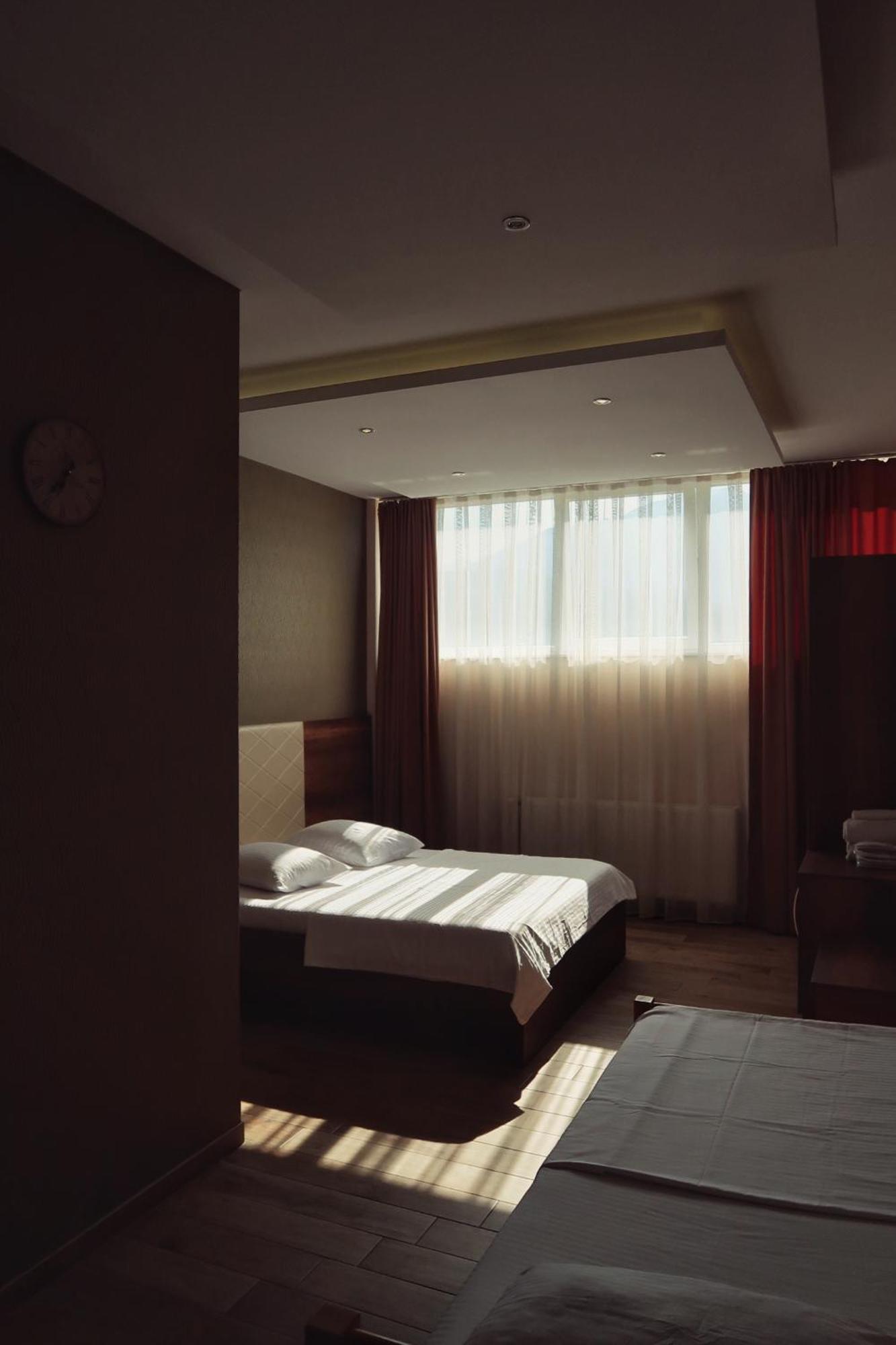 Hotel Antika Peje Bagian luar foto