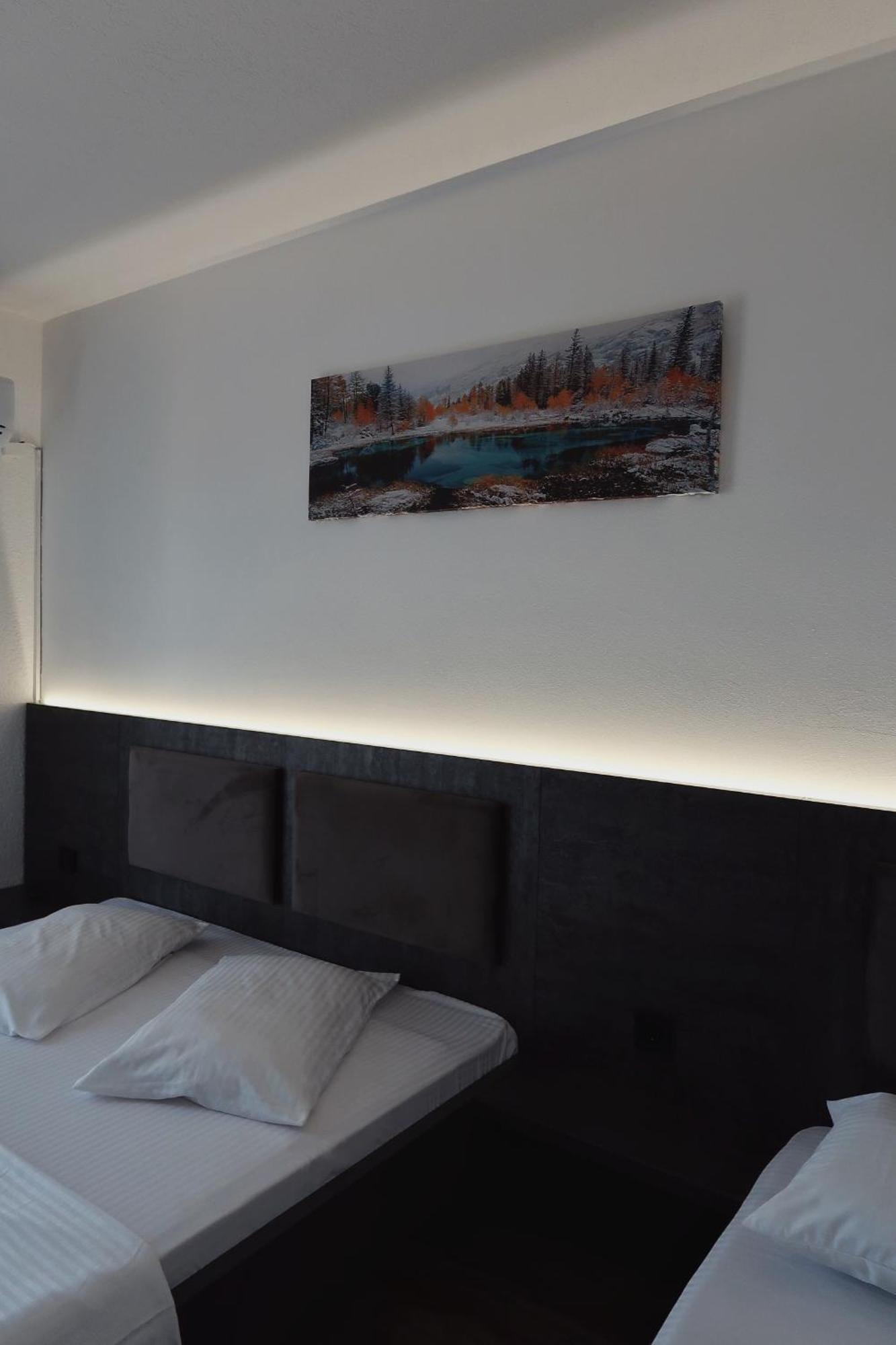 Hotel Antika Peje Bagian luar foto