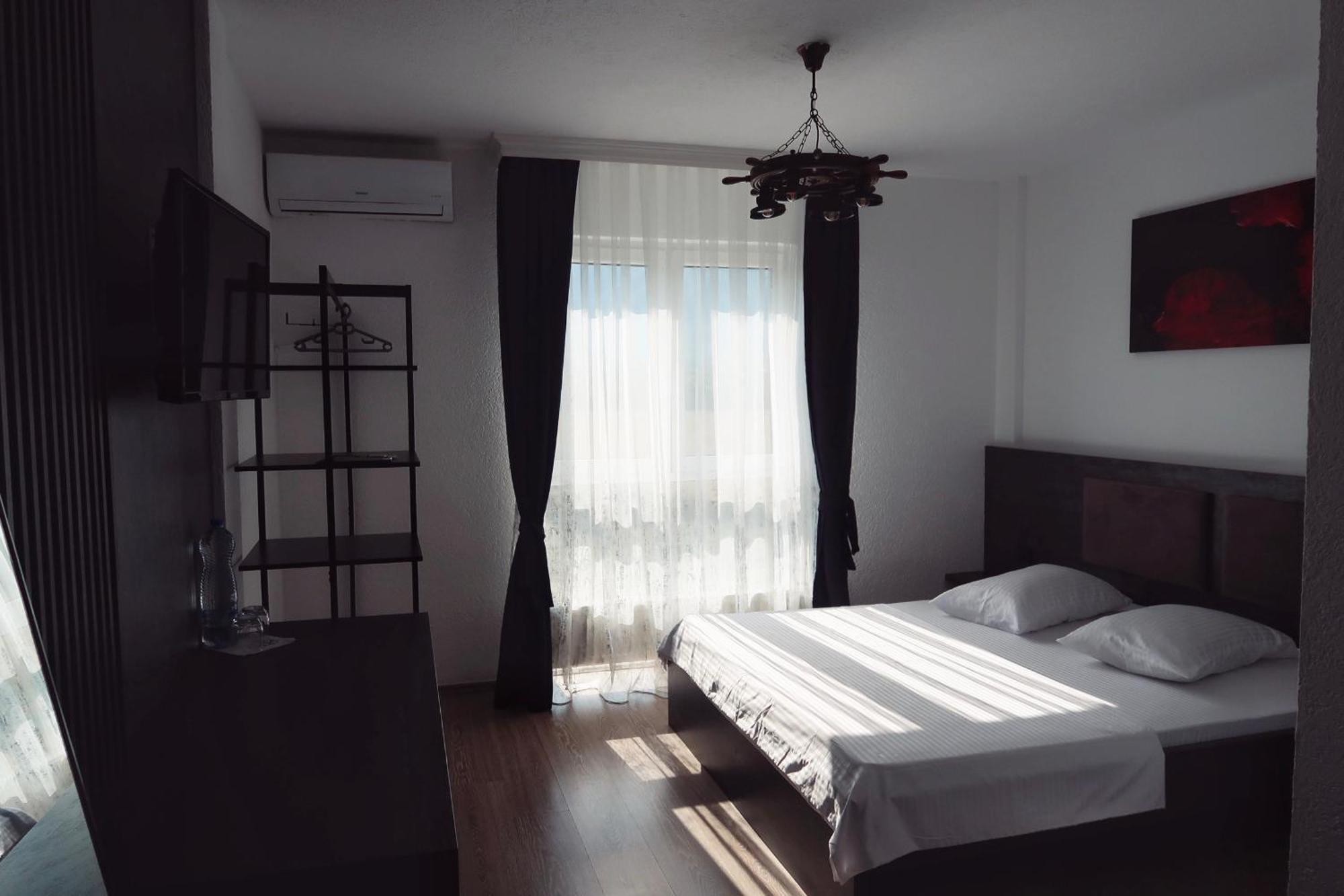 Hotel Antika Peje Bagian luar foto