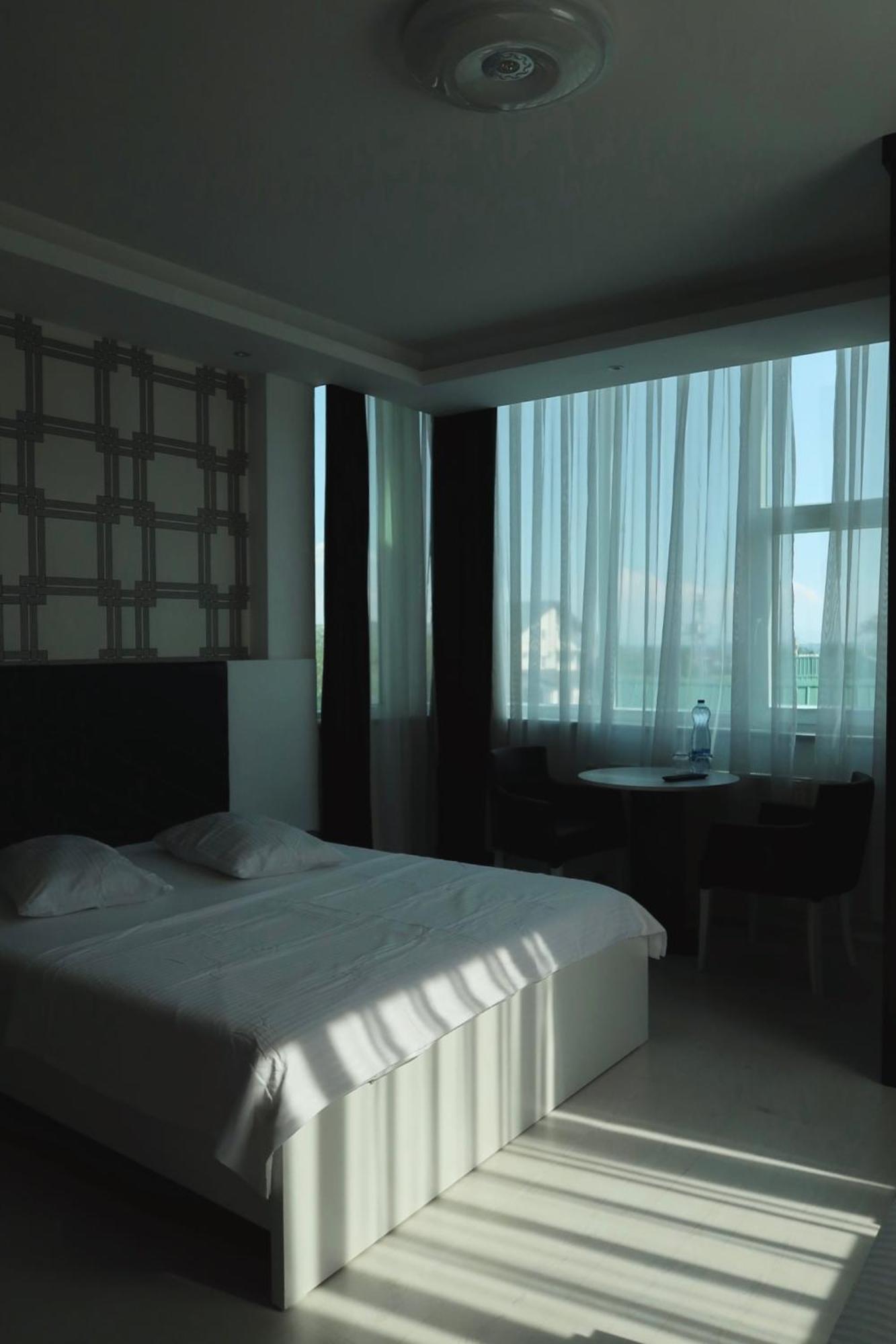 Hotel Antika Peje Bagian luar foto