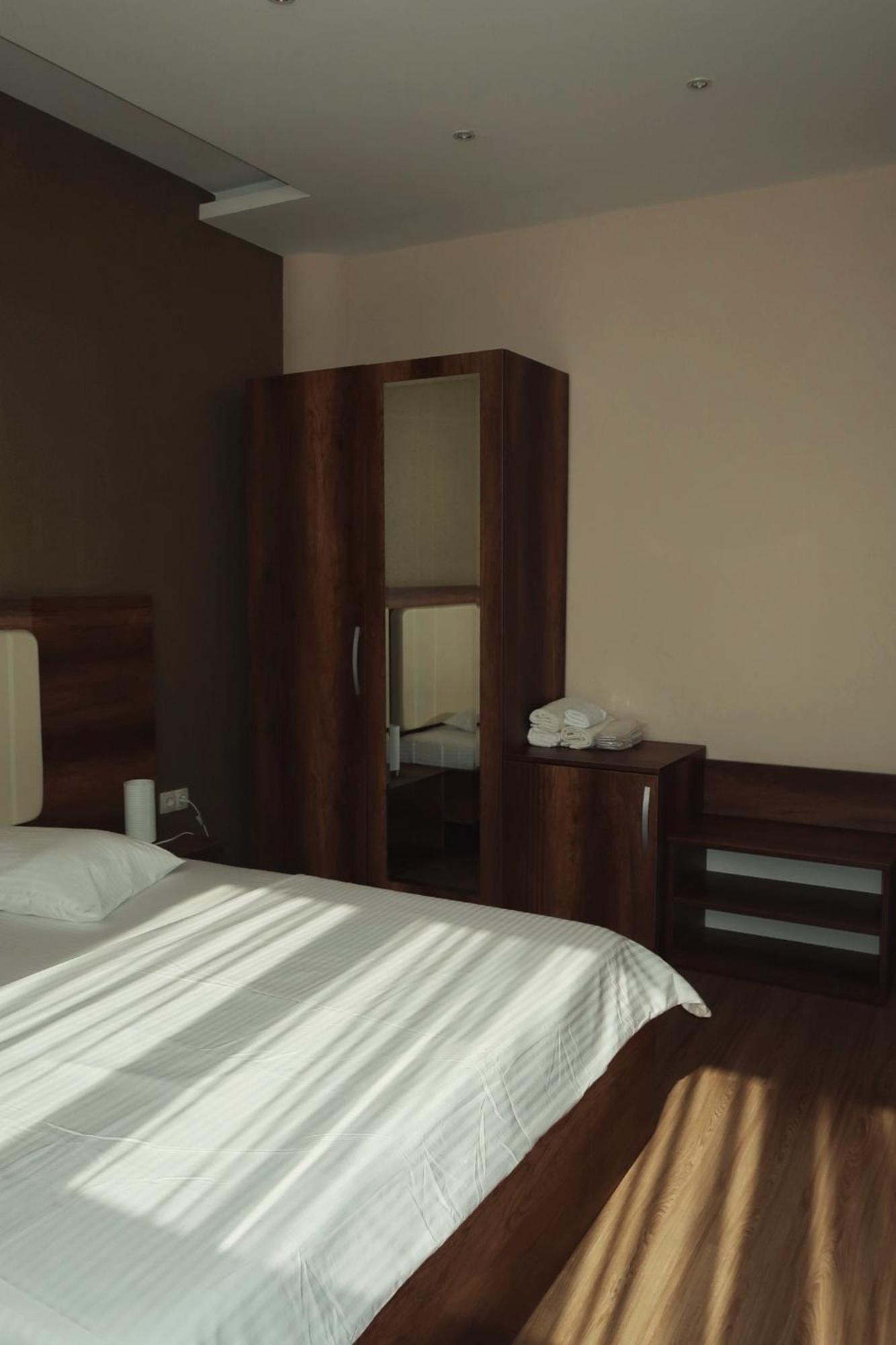 Hotel Antika Peje Bagian luar foto