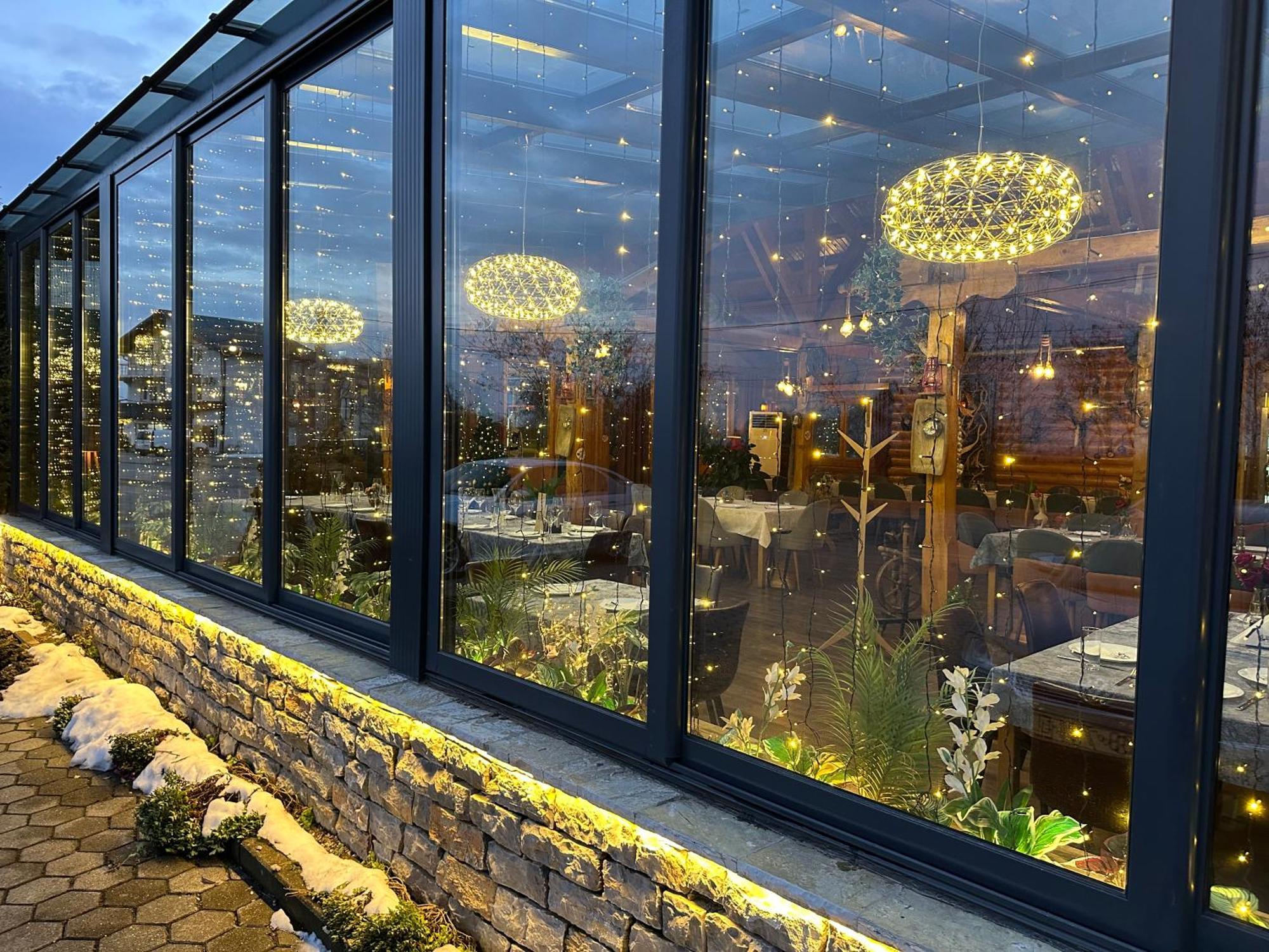 Hotel Antika Peje Bagian luar foto