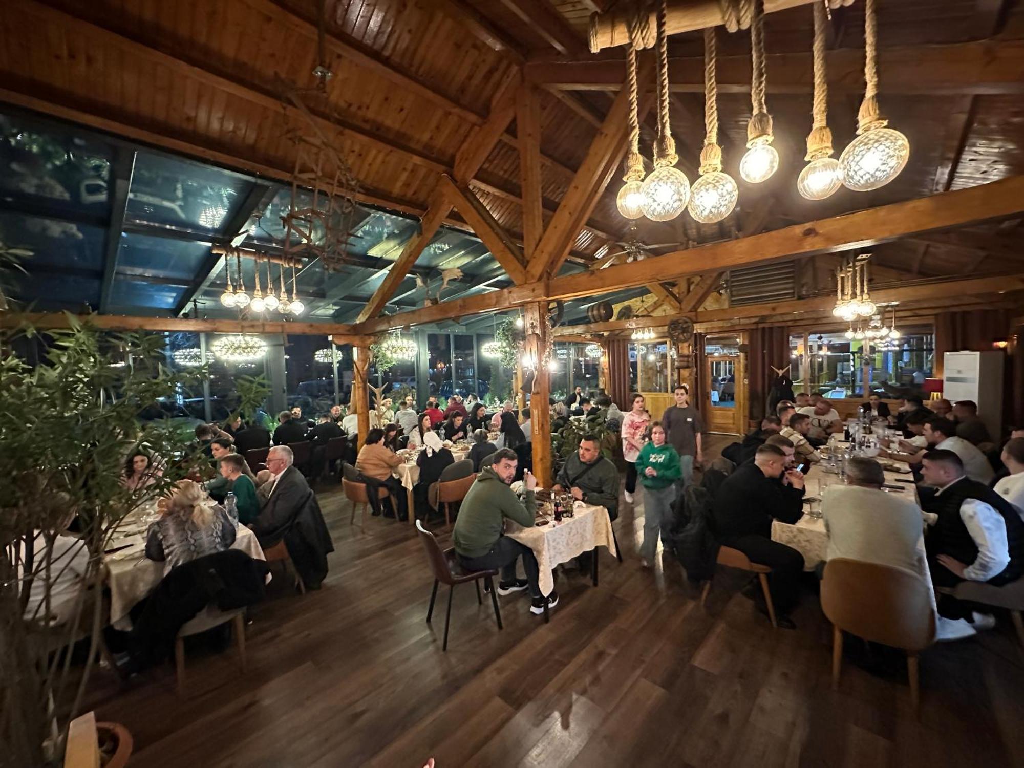 Hotel Antika Peje Bagian luar foto